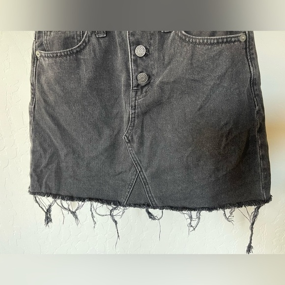 Madewell|Rigid Denim A-Line Washed Black Mini Denim Skirt w Frayed Hem, Buttons• - Picture 9 of 16